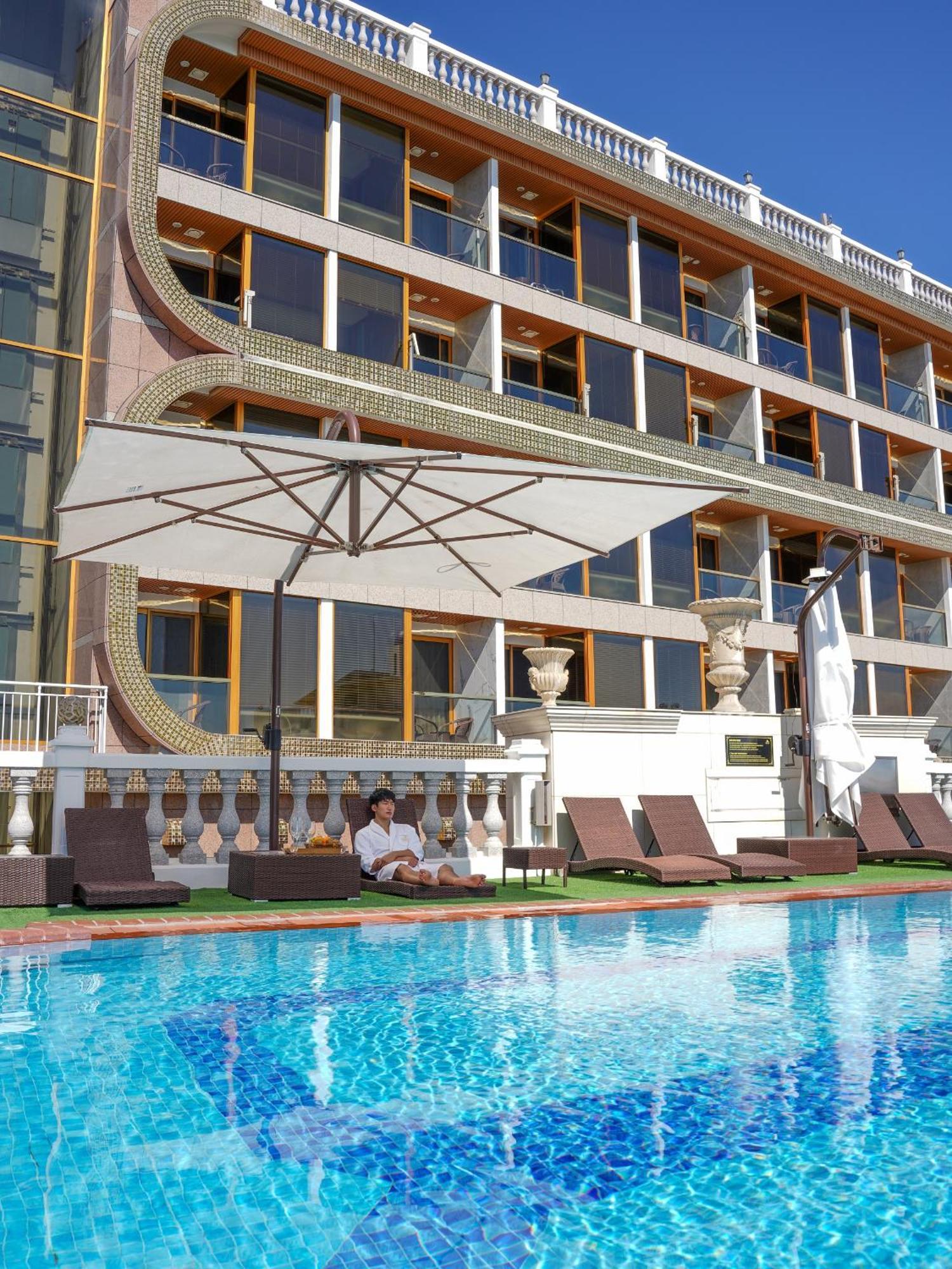 Goldone Hotel & Suites Seogwipo Ngoại thất bức ảnh