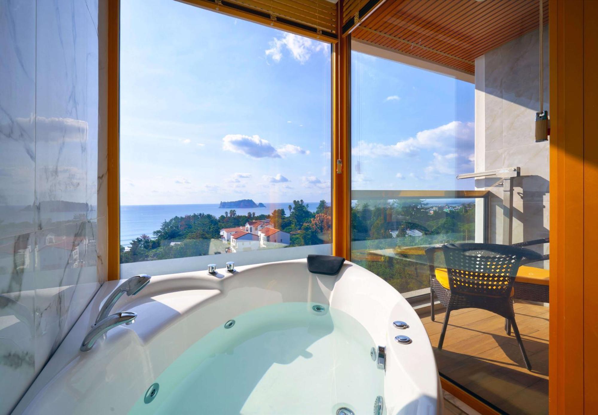 Goldone Hotel & Suites Seogwipo Ngoại thất bức ảnh